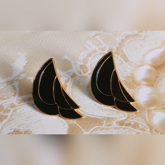 Vintage Retro 80s Black & Gold Tone Earrings - Picture 1 of 6